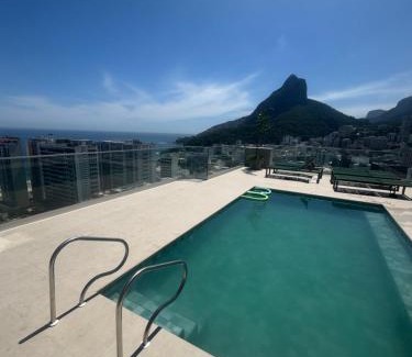Leblon Apartment | Vista Mar no Top Flat Leblon com Piscina, Academia, Garagem e Arrumação Diária by Tata