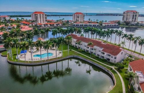 St. Petersburg House | Vista Verde W Light and Bright Golf Course Villa