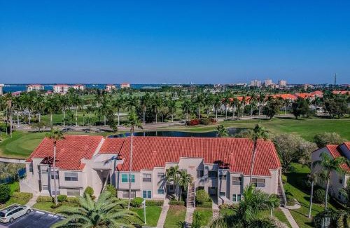 St. Petersburg House | Vista Verde W Light and Bright Golf Course Villa