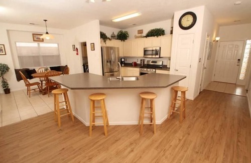 Westside House | Visto House/MEMORY FOAM BEDS & BIG SCREEN TV