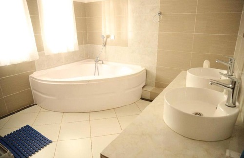 Kenya Hotel | ViVa Gardens