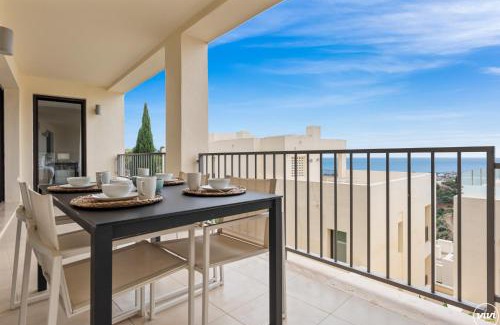 Marbella Apartment | ViVi Homes - Elisa Pool, Gym & Sea View