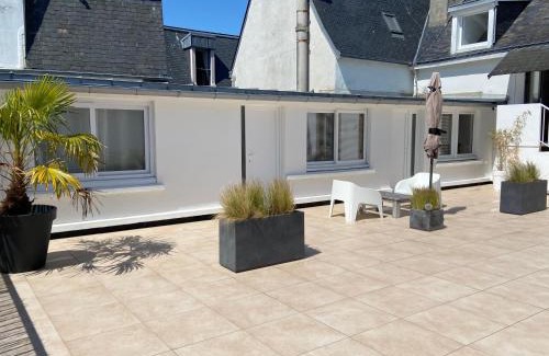 Concarneau Apartment | Votre mini maison en plein cœur du centre ville -terrasse - et parking privé sur place clos - draps et ménage inclus