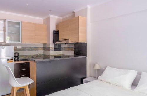 Voula Apartment | Voula's Secret Garden Studio