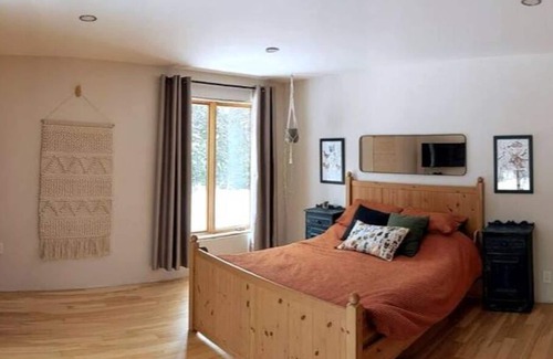 Saint-Gabriel-de-Valcartier Ski Chalet | Vrbo Property