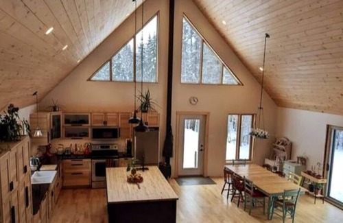 Saint-Gabriel-de-Valcartier Ski Chalet | Vrbo Property
