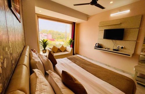 Bilhaur Hotel | Vrindavan Dreams Hotel & Suites