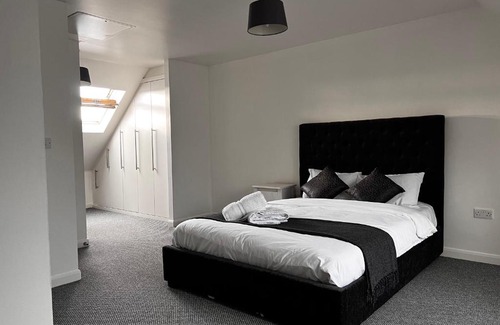 Hucclecote Bed & Breakfast | VRLProperties.