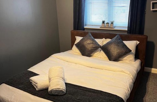 Hucclecote Bed & Breakfast | VRLProperties.