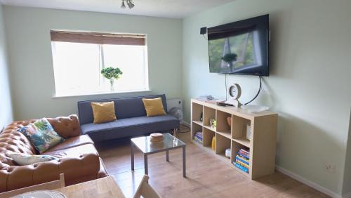 Greenwich Apartment | VRY Woolwich - cosy property with stunning views of London