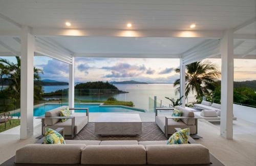 Shute Harbour House | Vue de Bleu' Luxury Whitsunday Ocean View Retreat