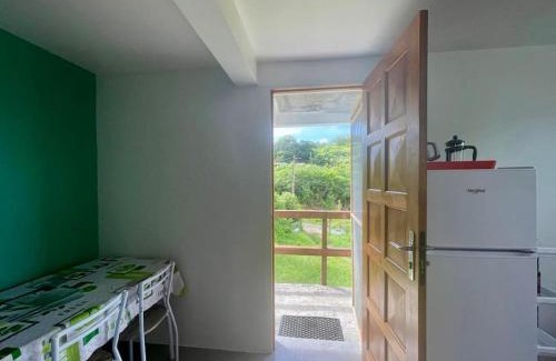 Sainte-Anne Apartment | Vue Mer Partielle, au Calme, Plages à 10 min, Parking gratuit
