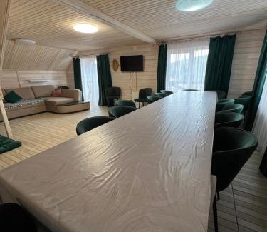 Polyanytsya Cabin | VULYK z MEDOM