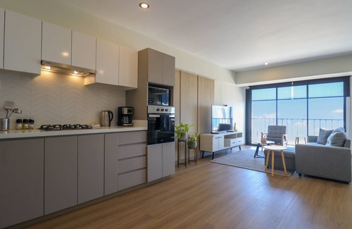 Santa Cruz Apartment | w Artistic 2BR With Balcony in Miraflores