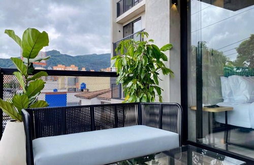 Barrios Unidos Apartment | w Astounding Loft in Virrey