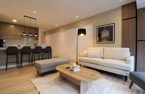Santa Cruz Apartment | w Charming 2BR w Balcony in Miraflores