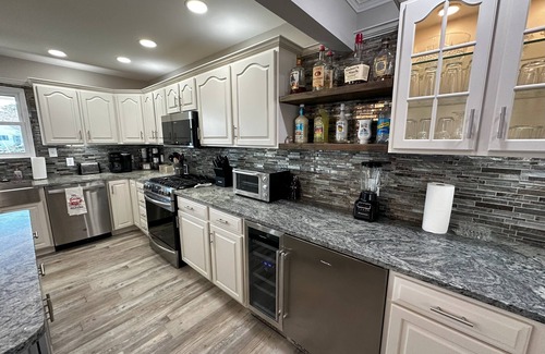 Keen-Wik On the Bay House | W. Fenwick Beach Retreat-Saltwater Pool and Canal Front! Minutes to Fenwick & OC