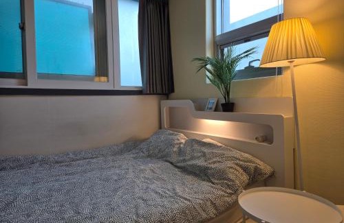 Sungin-dong Apartment | W House 506 Queen 1Bedroom