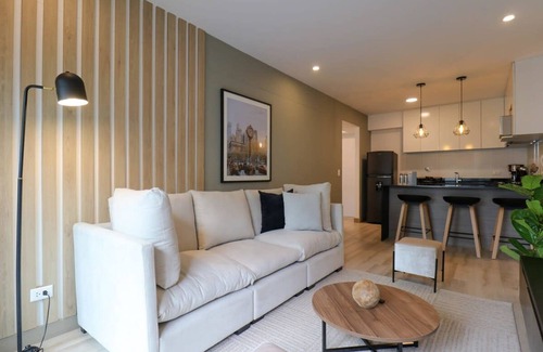 Petit Jean Ocharan Apartment | w Mesmerizing 2BR With Balcony in the Heart of Miraflores