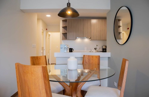 Miraflores Apartment | w Modern 2BR w Scenic Balcony Close to Kennedy Park