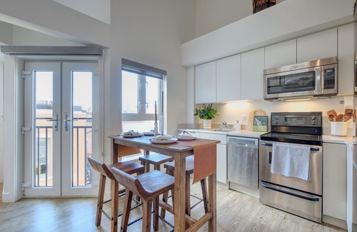 Downtown Victoria Hotel | Waddington Flats