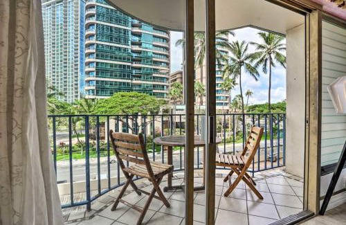 McCully - Moiliili Apartment | Waikiki 2-bedroom Sweet Home