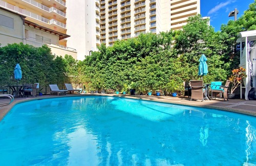 Diamond Head - Kapahulu - St. Louis Apartment | —⚚Waikiki Beach☥— 8th flr Queen Bed Studio w/Pool — WAIKIKI GRAND HOTEL®