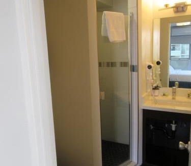 Waikiki Hotel | Waikiki Central Hotel - No Resort Fees
