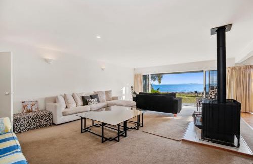 Waitahanui House | Waitahanui Lakefront Escape - Waitahanui Home