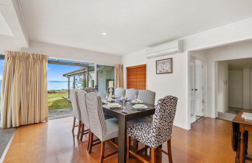 Waitahanui House | Waitahanui Lakefront Escape - Waitahanui Home