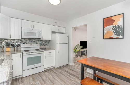 Northeast Virginia Beach House | Wake Forest Bungalow - Suite B
