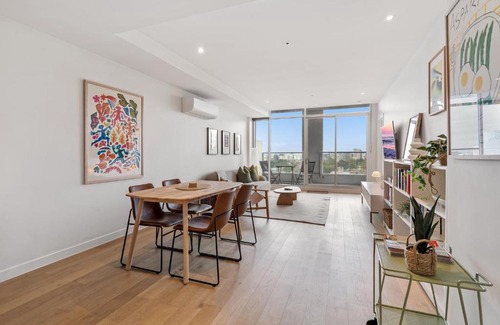 South Yarra Apartment | Wake Up to Views, Pool & the South Yarra Lifestyle