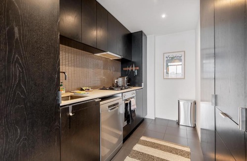 South Yarra Apartment | Wake Up to Views, Pool & the South Yarra Lifestyle