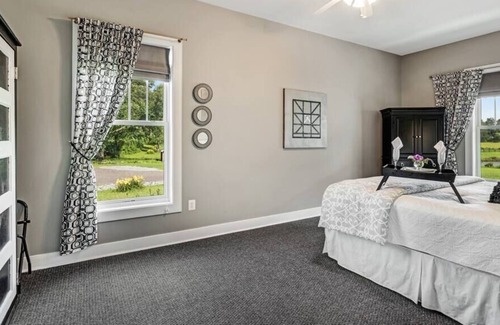 Reva Apartment | WALDEN HALL ESTATE - EMERSON POOL SUITE APARTMENT