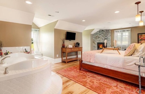 Reva House | WALDEN HALL MAIN MANOR : LIVE IN LUXURY