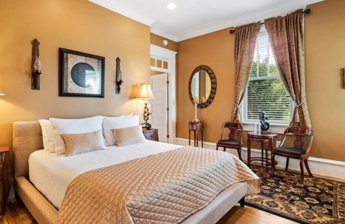 Reva House | WALDEN HALL MAIN MANOR : LIVE IN LUXURY