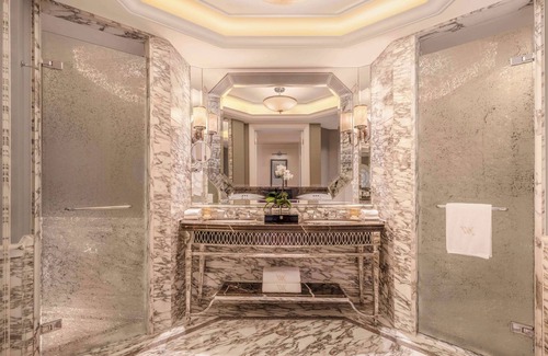 Downtown Shanghai Hotel | Waldorf Astoria Shanghai on the Bund