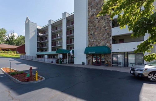 Gatlinburg Condo | Walk 2 Downtown Gatlinburg/Awesome Mountain Views