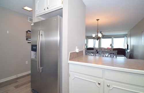 Fairfield Bay Condo | Walk in, 2 bed 2 bath Condo, Pool access, Tennis courts, and Close to Marina.