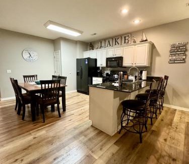 Hollister Apartment | Walk-in level Condo B-6 Near Lake