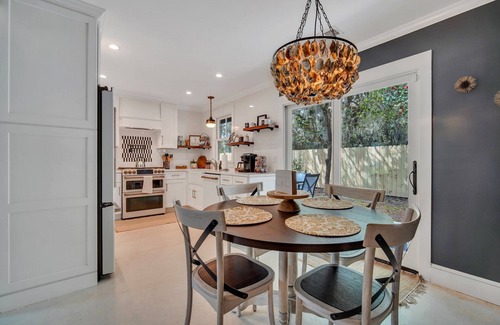 Olde Town House | Walk into Bluffton/BOHO Home & Carriage House-HA