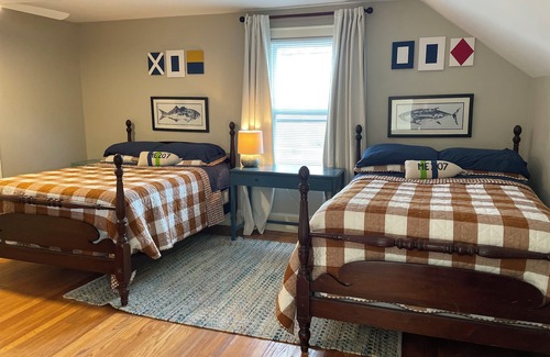 Cape Elizabeth Other | Walk the beach or watch the tides from "Boatyard". 6 bedrooms, AC, waterfront!