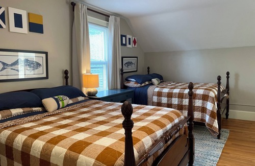 Cape Elizabeth Other | Walk the beach or watch the tides from "Boatyard". 6 bedrooms, AC, waterfront!