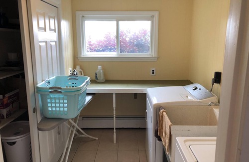 Eastward Look House | Walk to Beach: 7 beds 5 bedrooms 2.5 baths, H&C outdoor shower, oversized yard