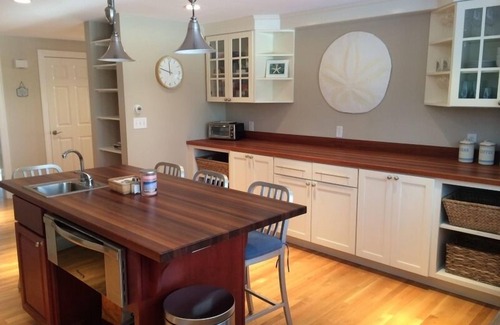 Kennebunk House | Walk to Beach and Dock Square