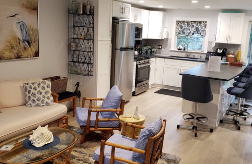 Jamestown Shores House | Walk to beach - Comfy new home