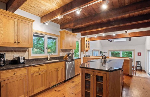 Truro House | Walk to Beach! New Central AC!
