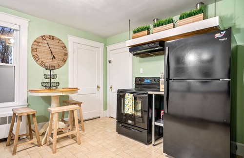 Old Orchard Beach House | Walk to Beach - Patio - Full Kitchen - Parking