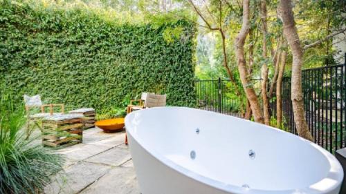 Killcare House | Walk To Beautiful Beach and Bushwalking Trails