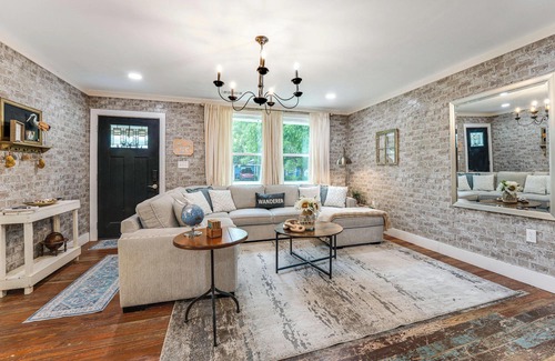 Long Mott Cottage | Walk to Boat Ramp: Newly Remodeled Seadrift Home!